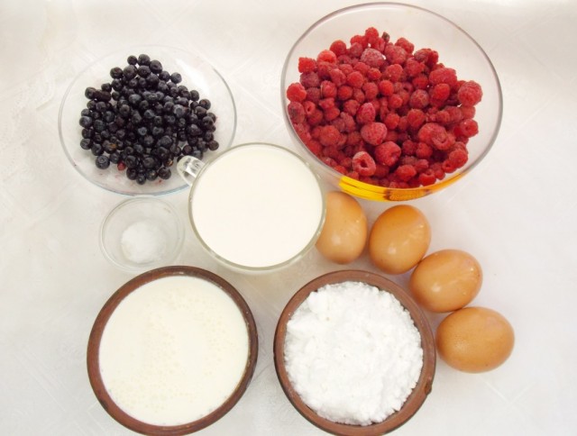 Ингредиенты для домашнего ягодно-сливочного мороженного