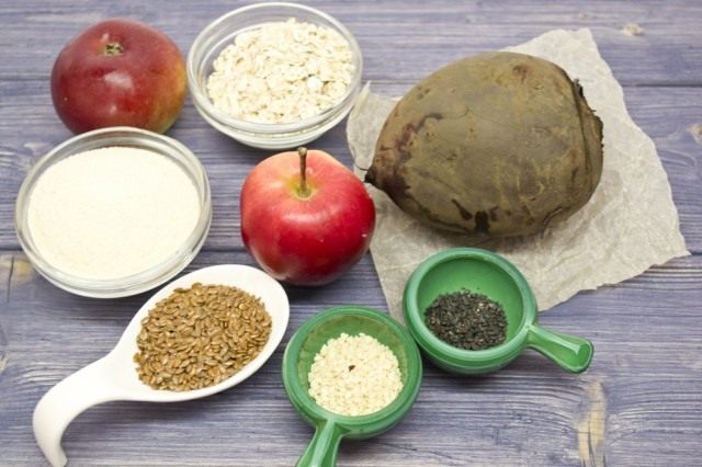 Ингредиенты для приготовления котлет из свёклы с яблоками и семенами льна