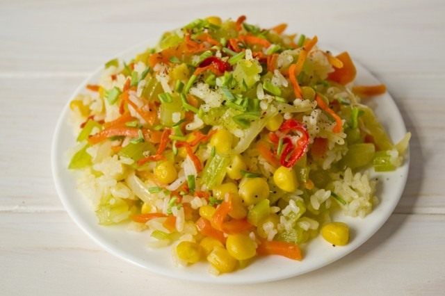 Рис по-пекински с овощами
