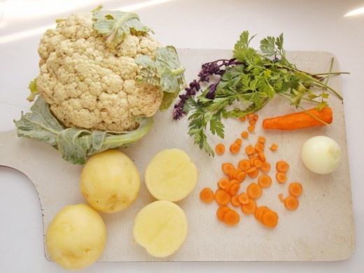 Подготовим картофель и морковь