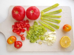 Подготовленные овощи нарезаем