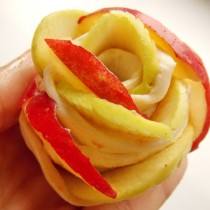 Яблочные розы из слоёного теста